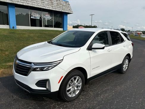 Used 2022 Chevrolet Equinox LT w/ Driver Convenience Package image 2