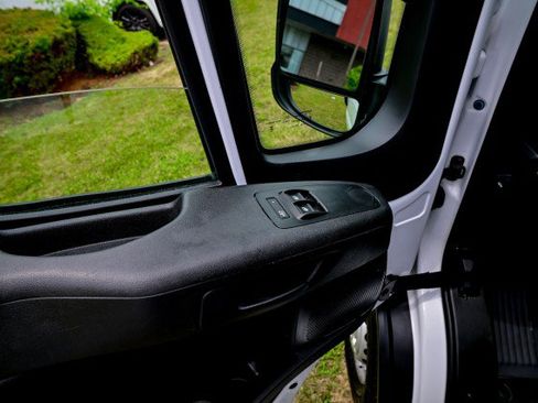 Used 2025 RAM ProMaster 2500 w/ U-Haul Equipment Group FWD image 15