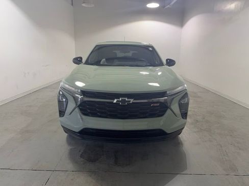 Certified 2024 Chevrolet Trax RS w/ Sunroof Package image 2