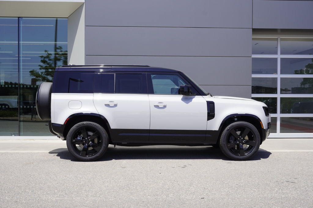 New 2026 Land Rover Defender 110 X-Dynamic SE AWD/4WD image 7