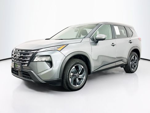 Used 2024 Nissan Rogue SV AWD/4WD image 3
