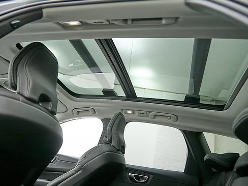 Certified 2023 Volvo XC60 B5 Ultimate image 23