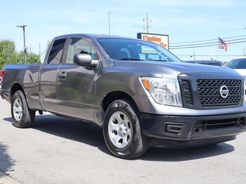 Used 2017 Nissan Titan S RWD image 5