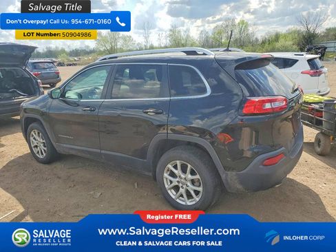 Used 2017 Jeep Cherokee Latitude w/ Cold Weather Group FWD image 3