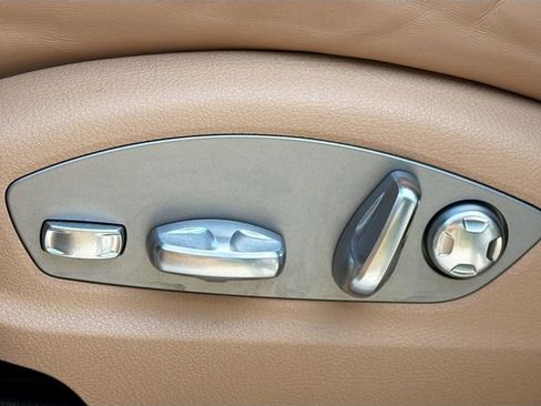 Used 2023 Porsche Macan Turbo image 25