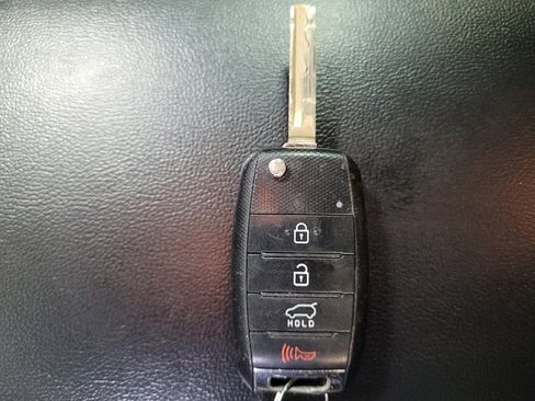 Used 2019 Kia Sorento L FWD image 32