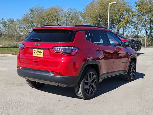 New 2026 Jeep Compass Latitude image 3