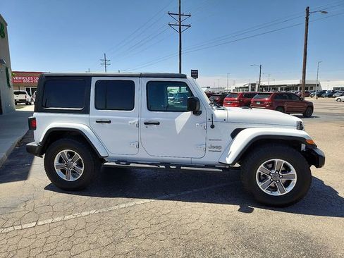 Used 2021 Jeep Wrangler Unlimited Sahara AWD/4WD image 2