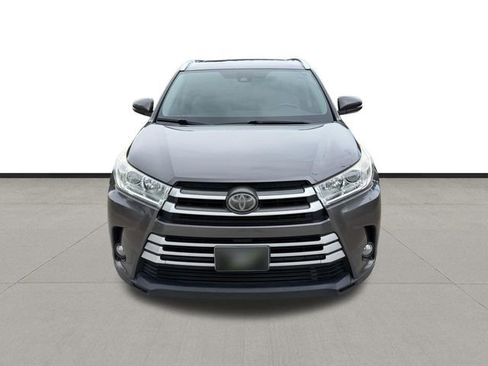 Used 2018 Toyota Highlander XLE FWD image 2