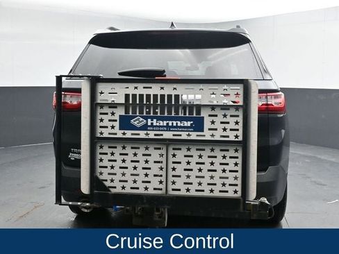 Used 2020 Chevrolet Traverse LT w/ LT Premium Package image 11