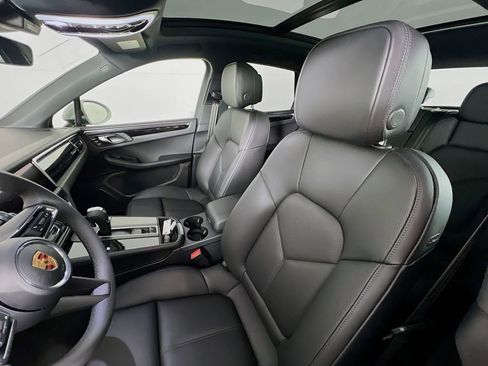 New 2026 Porsche Macan Base image 5