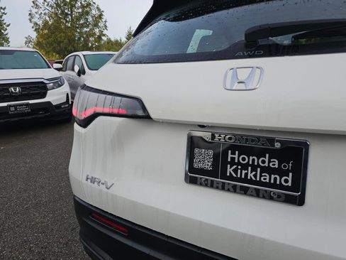 Used 2023 Honda HR-V LX image 11