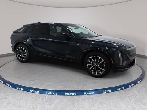 Used 2024 Cadillac Lyriq Sport AWD/4WD image 3