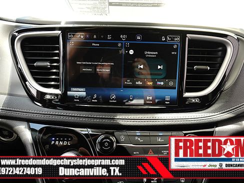New 2027 Chrysler Pacifica Select FWD image 22