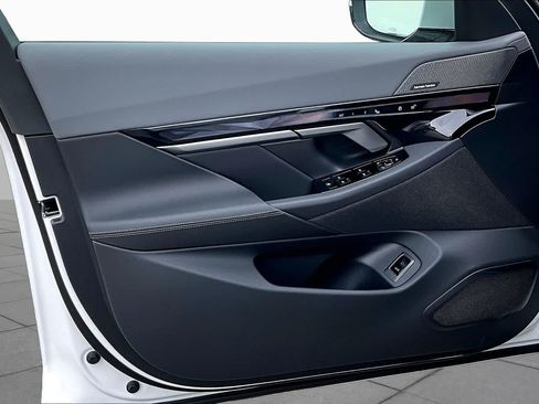 New 2027 BMW 550e xDrive AWD/4WD image 10