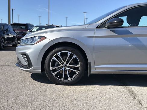 Used 2025 Volkswagen Jetta Sport image 9