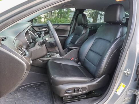 Used 2018 Chevrolet Malibu Hybrid w/ Leather Package FWD image 15