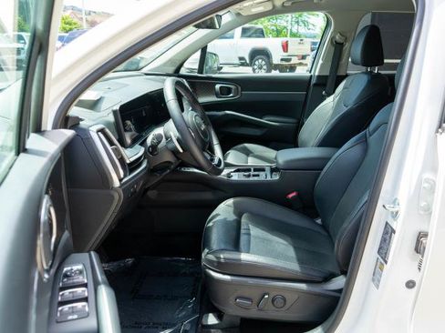 Certified 2025 Kia Sorento EX AWD/4WD image 11