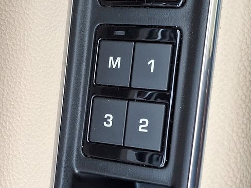 Used 2016 Jaguar XF Prestige image 26