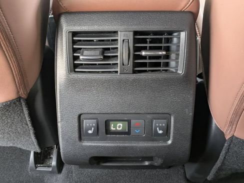 Used 2025 Mitsubishi Outlander SEL AWD/4WD image 19