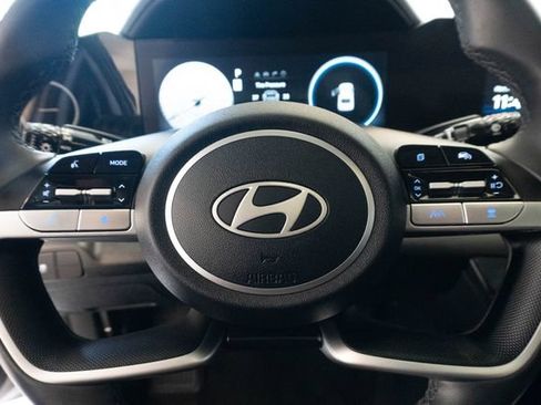 Used 2025 Hyundai Elantra SEL w/ Cargo Package FWD image 5