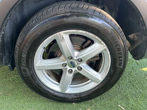 Used 2017 Ford Explorer XLT AWD/4WD image 45