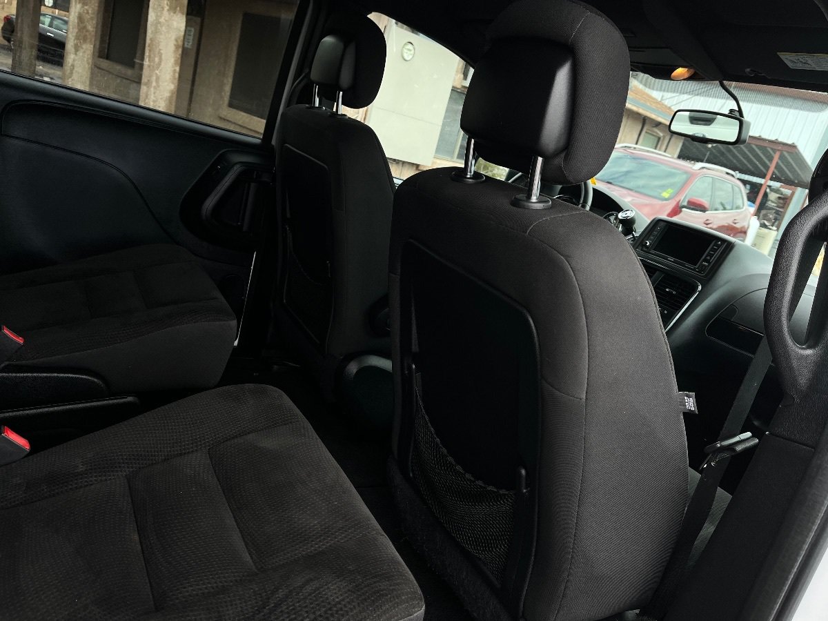 Used 2018 Dodge Grand Caravan SE FWD image 29