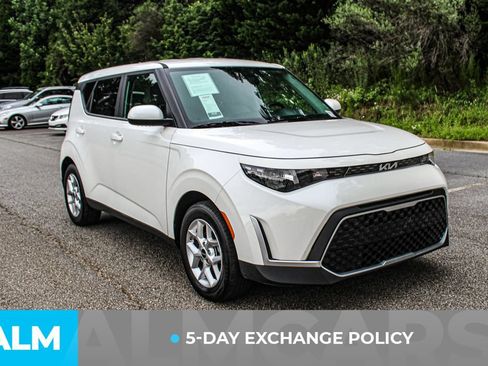 Used 2025 Kia Soul LX w/ LX Technology Package FWD image 4