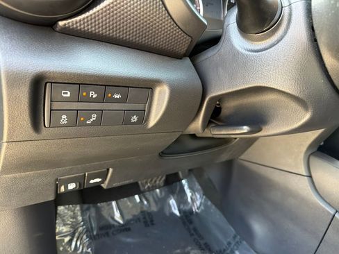 Used 2020 Nissan Kicks S image 16