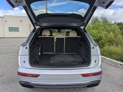 Certified 2025 Audi Q5 2.0T Premium w/ Convenience Plus Package image 12