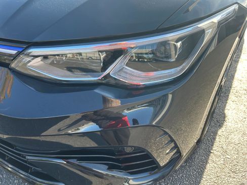 Used 2023 Volkswagen Golf R image 8