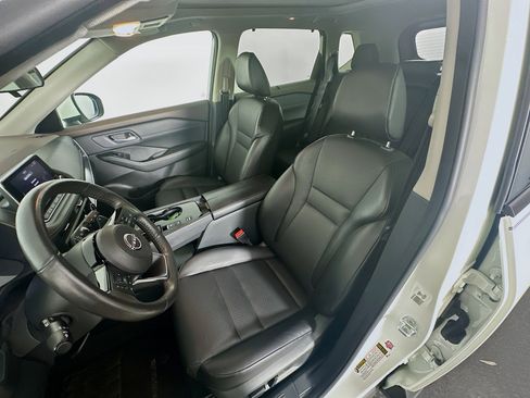 Used 2023 Nissan Rogue SV w/ SV Premium B Package FWD image 13