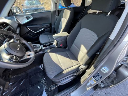 Used 2025 Kia Soul LX w/ LX Technology Package image 31