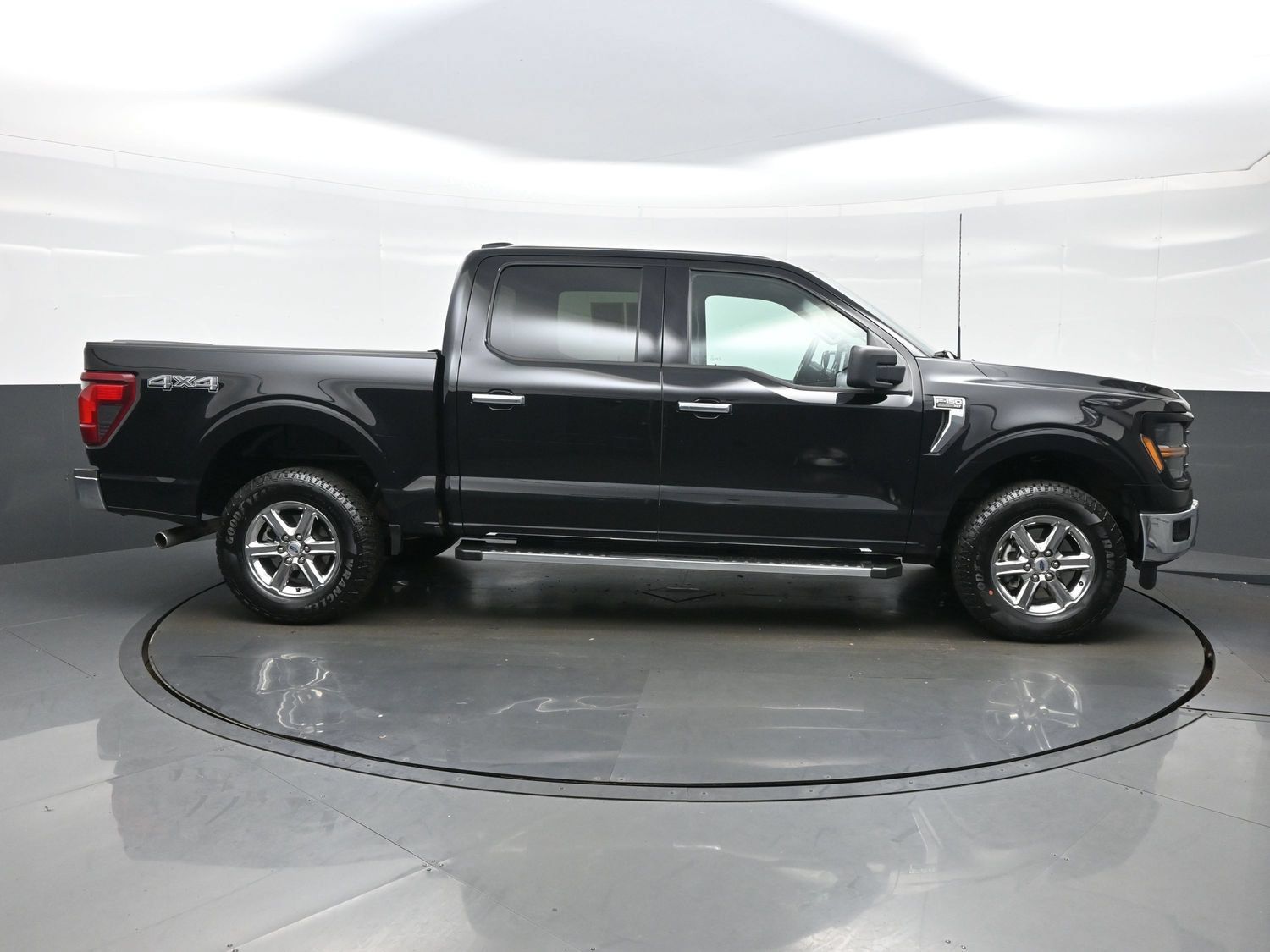 Used 2025 Ford F150 XLT w/ Equipment Group 301A Standard AWD/4WD image 7