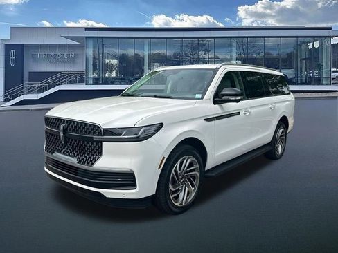 New 2026 Lincoln Navigator L Premier AWD/4WD image 3