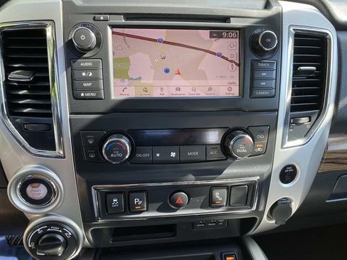 Used 2019 Nissan Titan SL AWD/4WD image 8