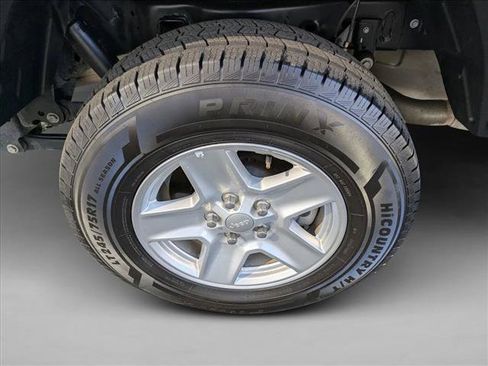 Used 2023 Jeep Gladiator Sport image 9