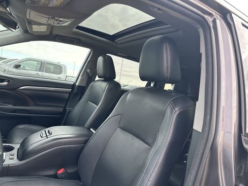 Used 2018 Toyota Highlander Limited w/ Carpet Mat Package (TMS) AWD/4WD image 15