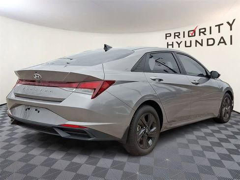 Used 2021 Hyundai Elantra SEL image 4