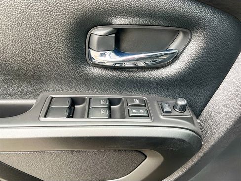 Used 2021 Nissan Titan PRO-4X w/ Pro-4x Convenience Package image 16