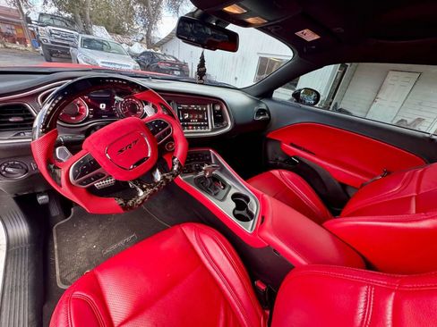 Used 2019 Dodge Challenger SRT Hellcat image 16