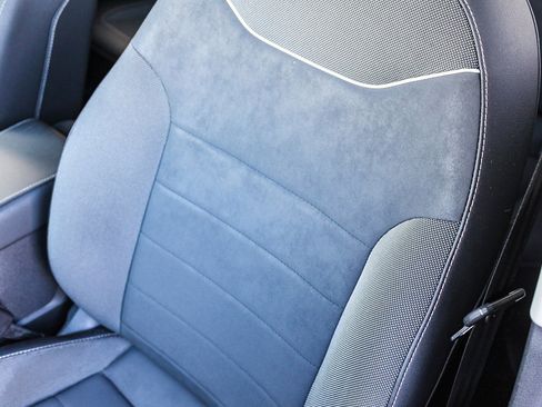 Used 2024 Volkswagen Taos SE image 25