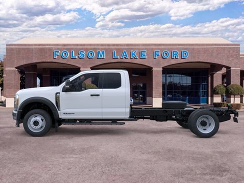 New 2025 Ford F550 4x4 SuperCab Super Duty image 3