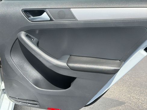 Used 2017 Volkswagen Jetta SE FWD image 30