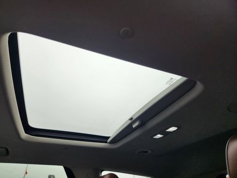 Used 2021 Buick Enclave Avenir w/ Avenir Technology Package image 11