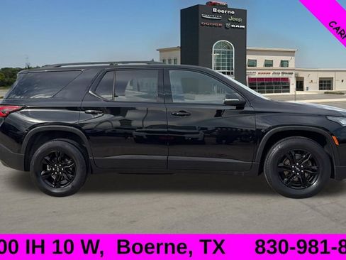 Used 2023 Chevrolet Traverse LT FWD image 2