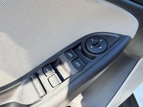 Used 2015 Ford Focus SE image 18