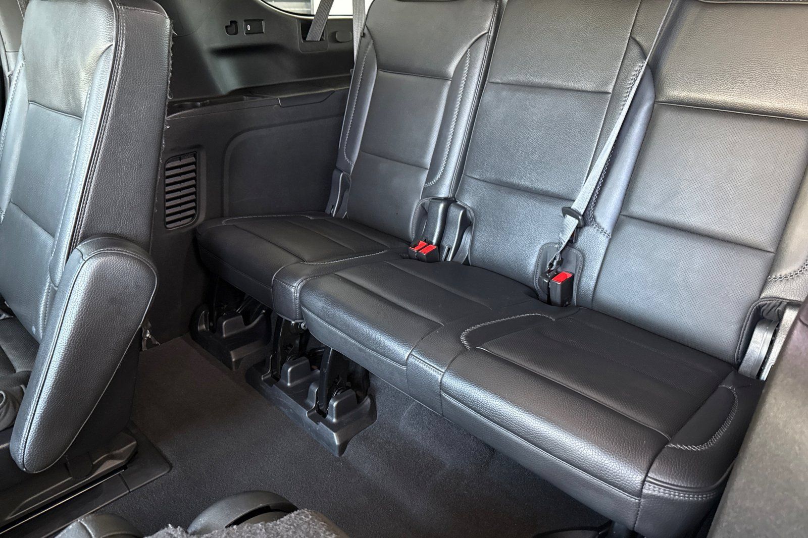 Used 2022 GMC Yukon XL Denali AWD/4WD image 16
