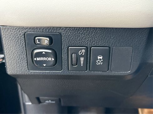 Used 2013 Toyota RAV4 XLE AWD/4WD image 19