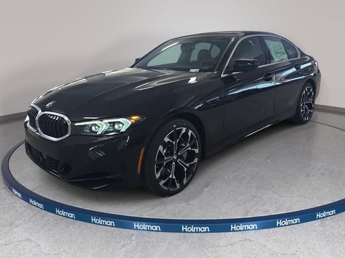 New 2026 BMW 330i Sedan w/ Premium Package RWD image 1